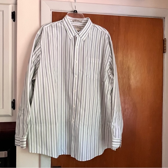 L.L. Bean Men’s XL Green Button Down Shirt - Picture 2 of 8